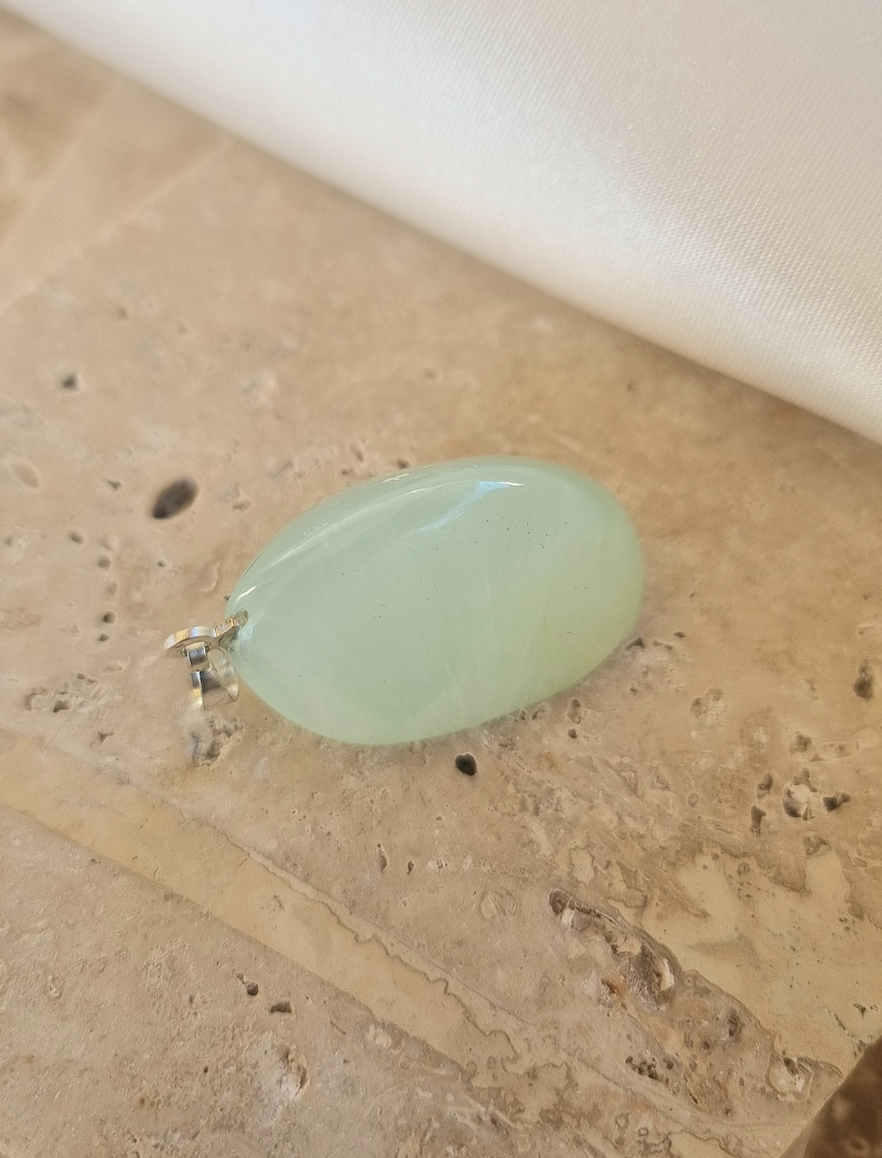 Pendentif en pierre roulée de Préhnite – Image 2